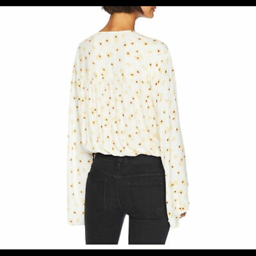 Forties Feels Daisy Print Bell-Sleeve Floral Bodysuit - Picture 4 of 14